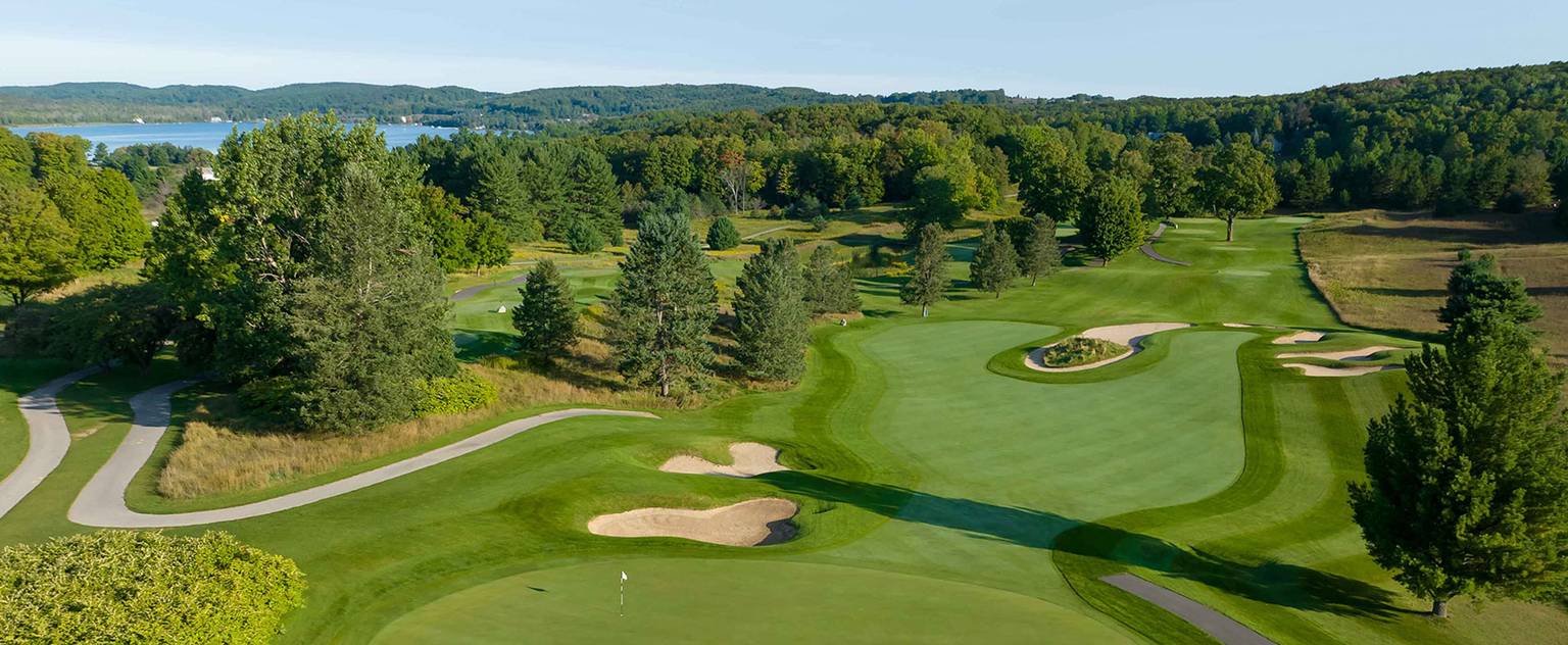 arial picture of golf course with deer lake in the background