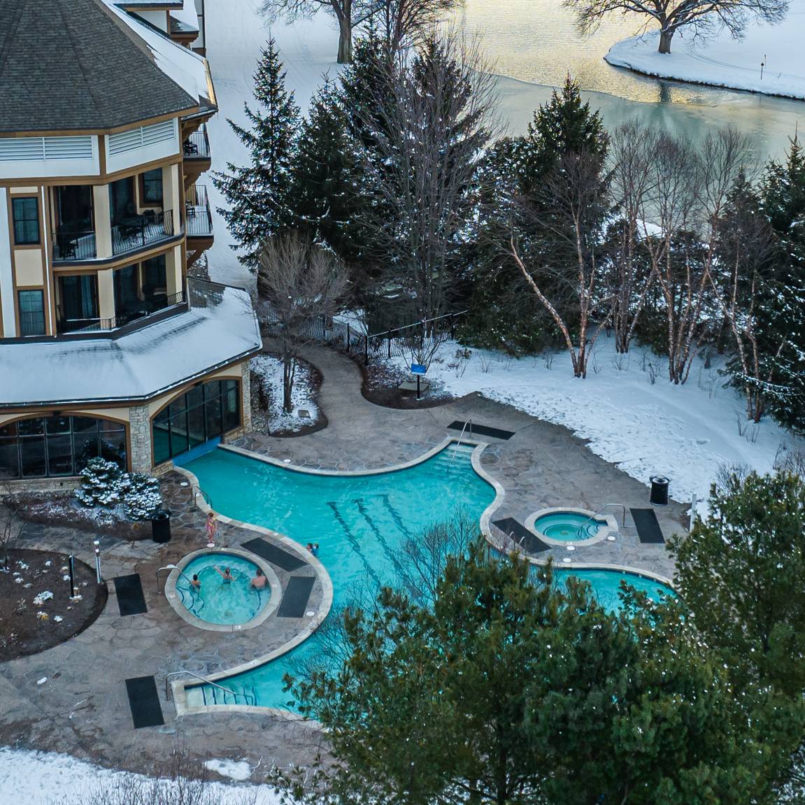 Aerial view of the Mountain Grand Lodge and Spa pool