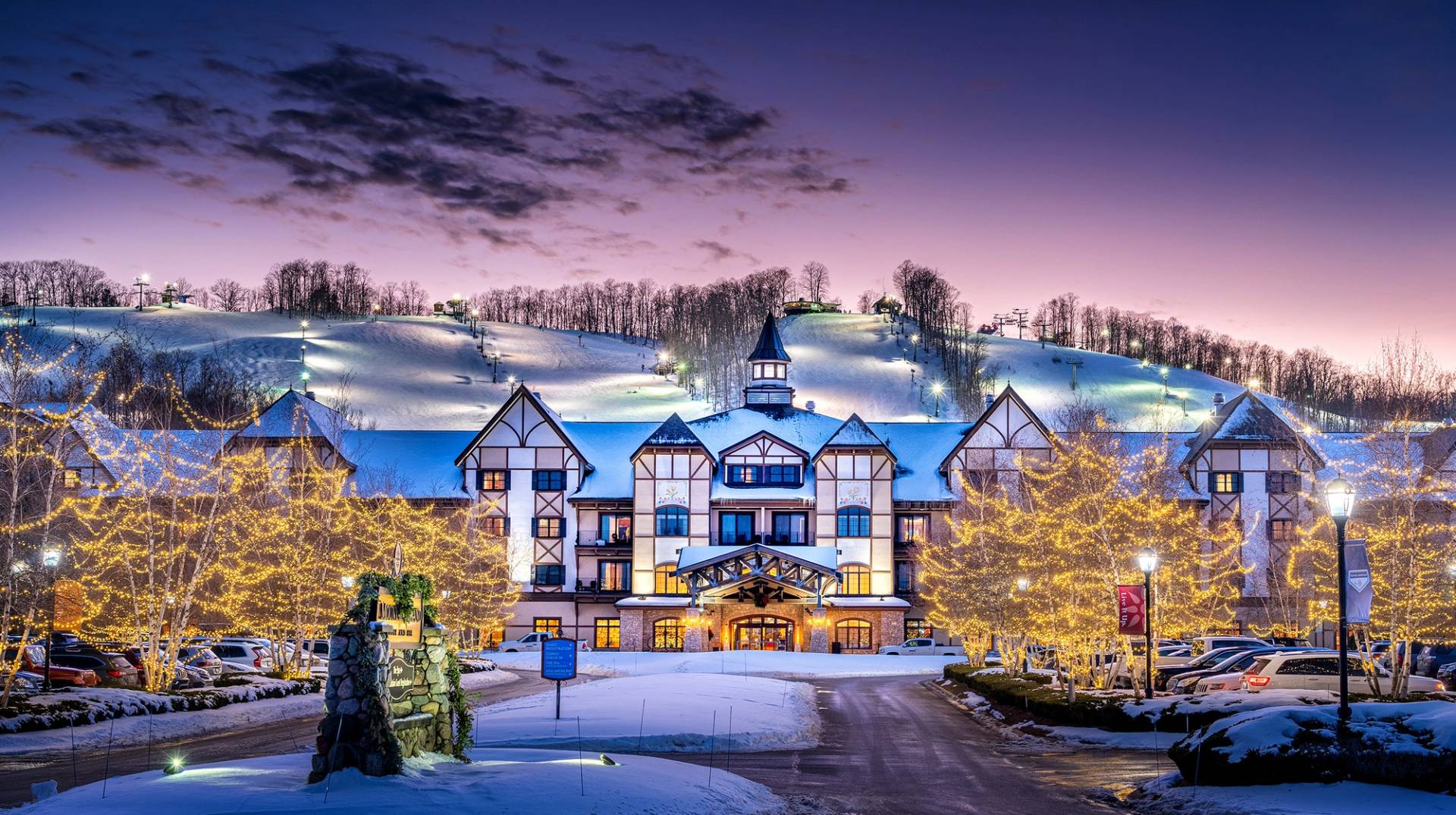exterior of mountain grand lodge at sunset