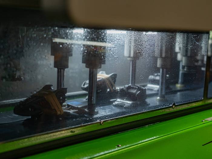 Wintersteiger machine tuning a pair of skis