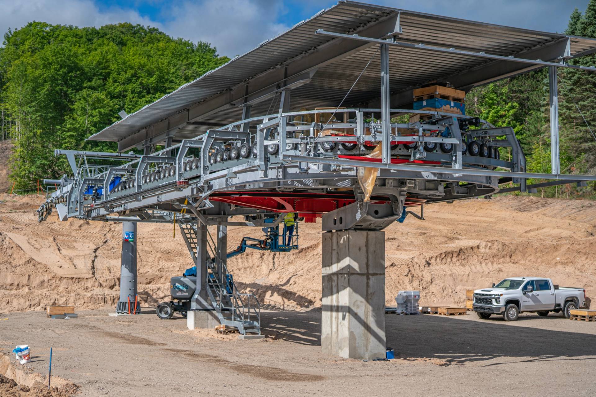 Construction of the D8 chairlift.