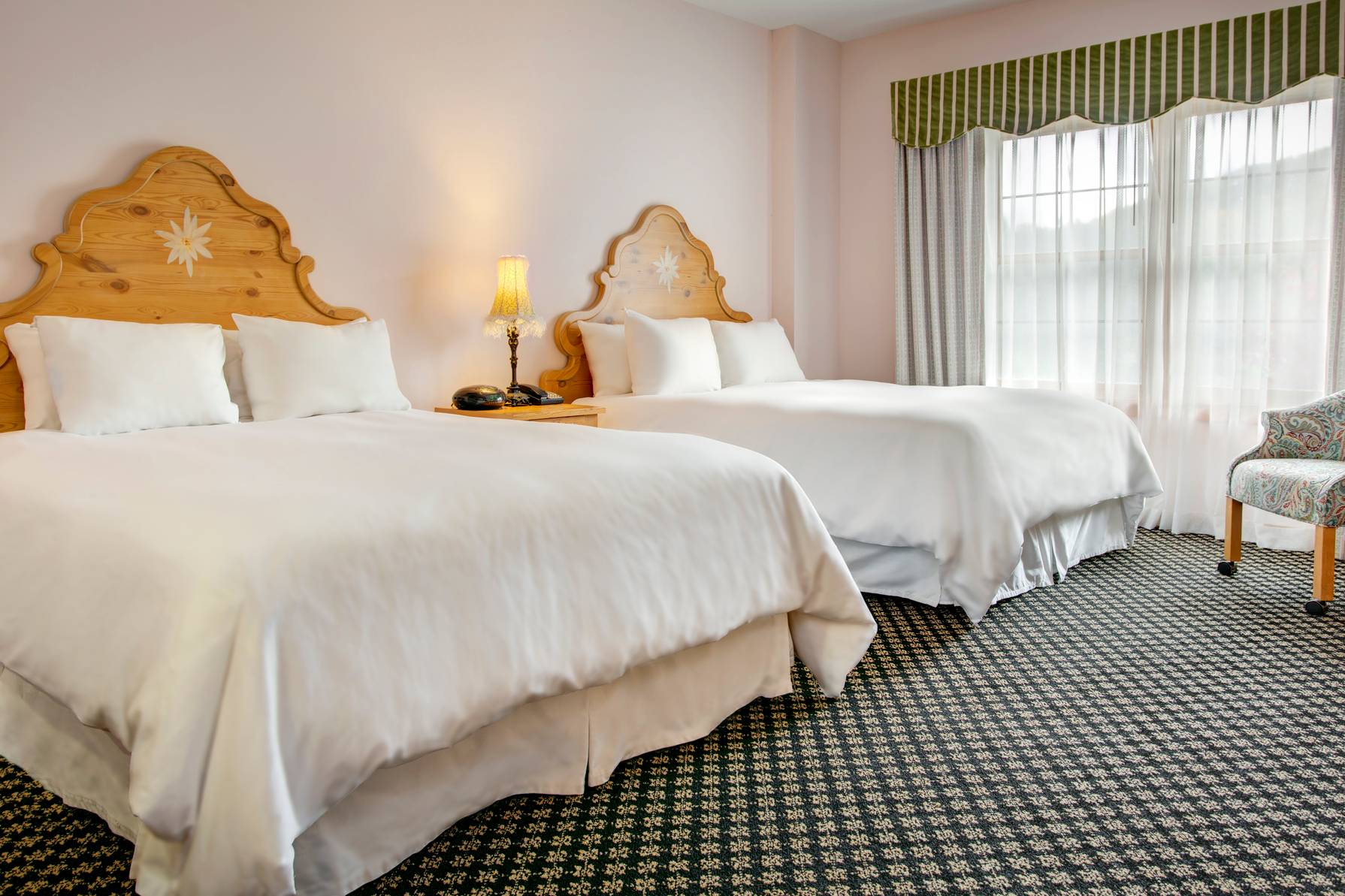 Queen room in the Mountain Grand Lodge and Spa