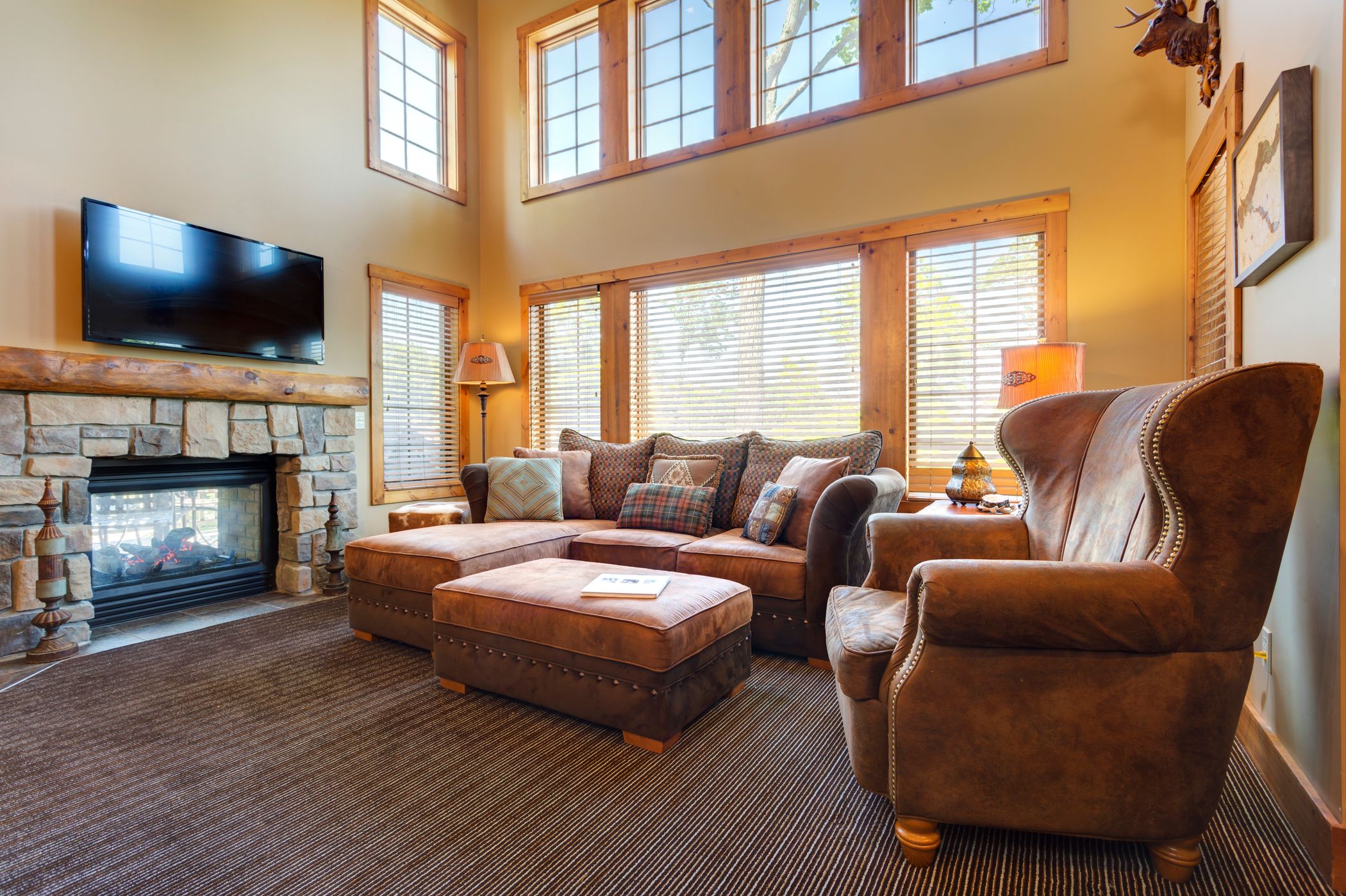 creekside condo living room