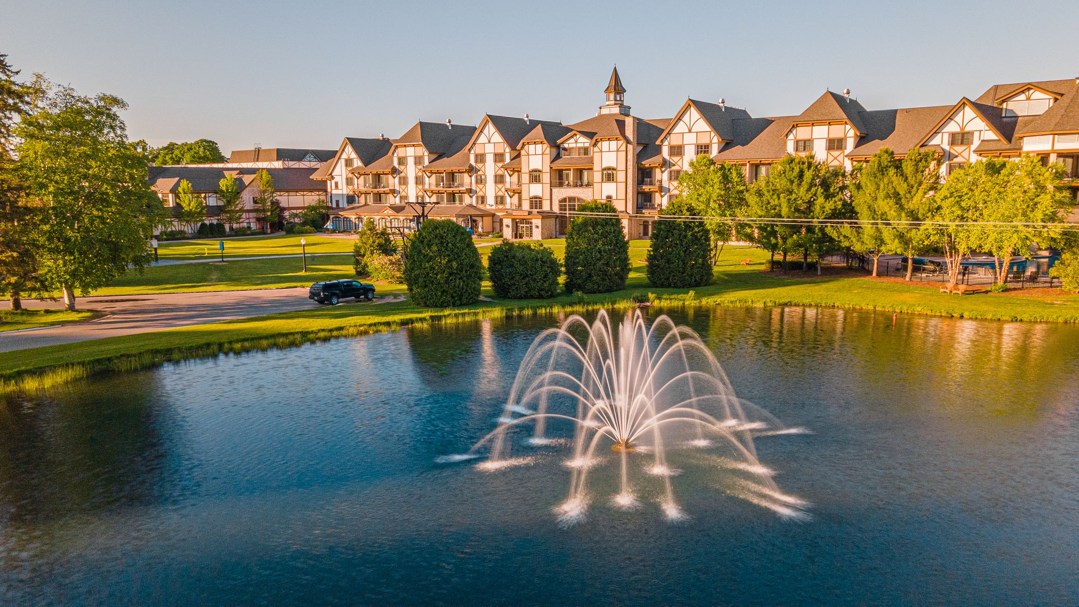 Mountain Grand Lodge Summer Exterior