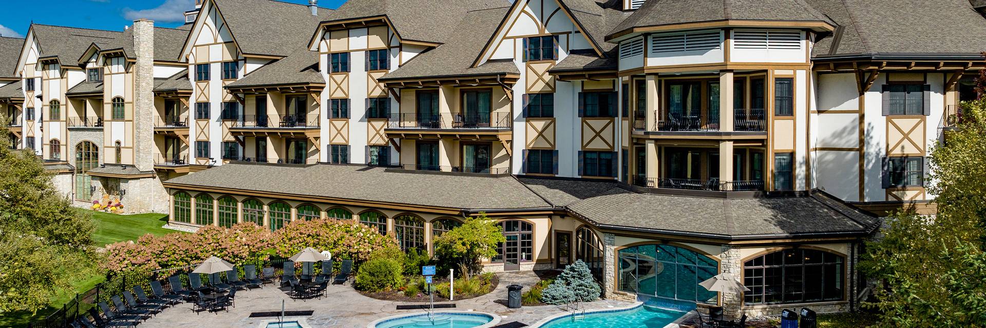 Mountain Lodge and Spa Pool in Summer