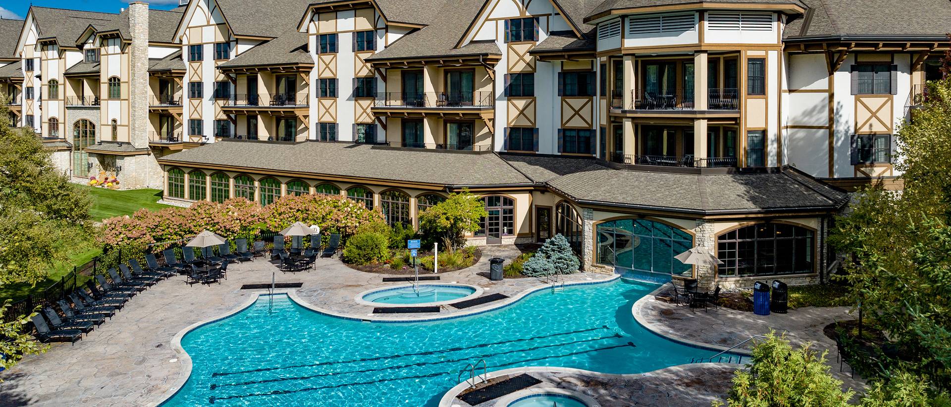 Mountain Grand Lodge outside Pool