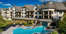 Mountain Grand Lodge and Spa pool in summer