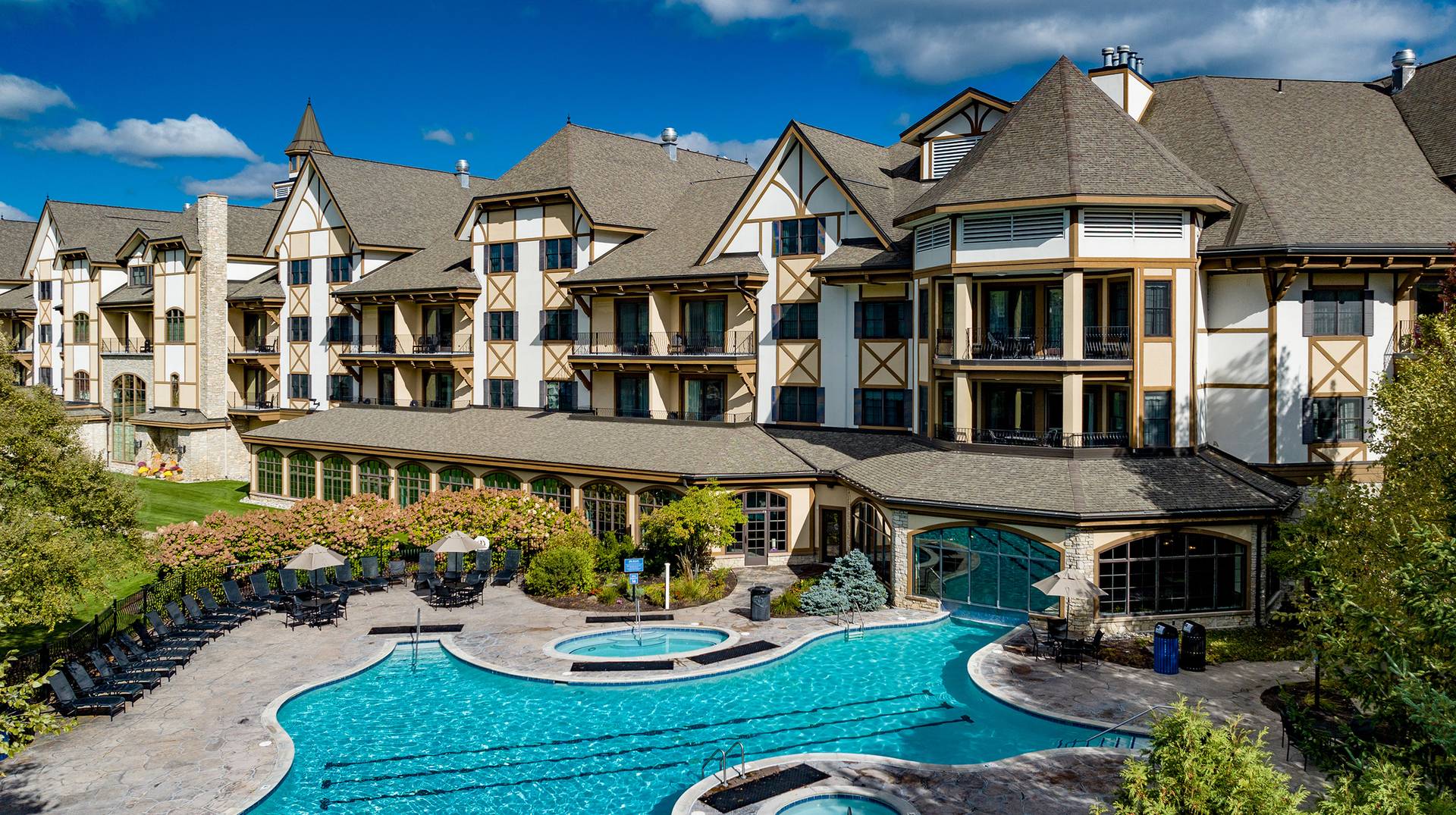 mountain grand lodge pool in the summer