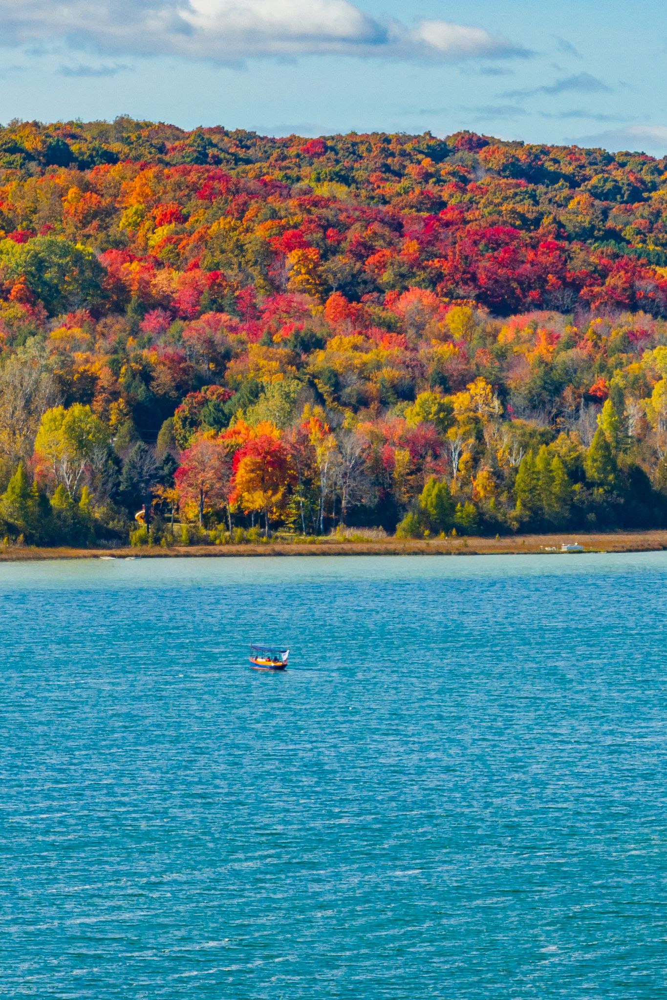 Peak fall color boat tour 