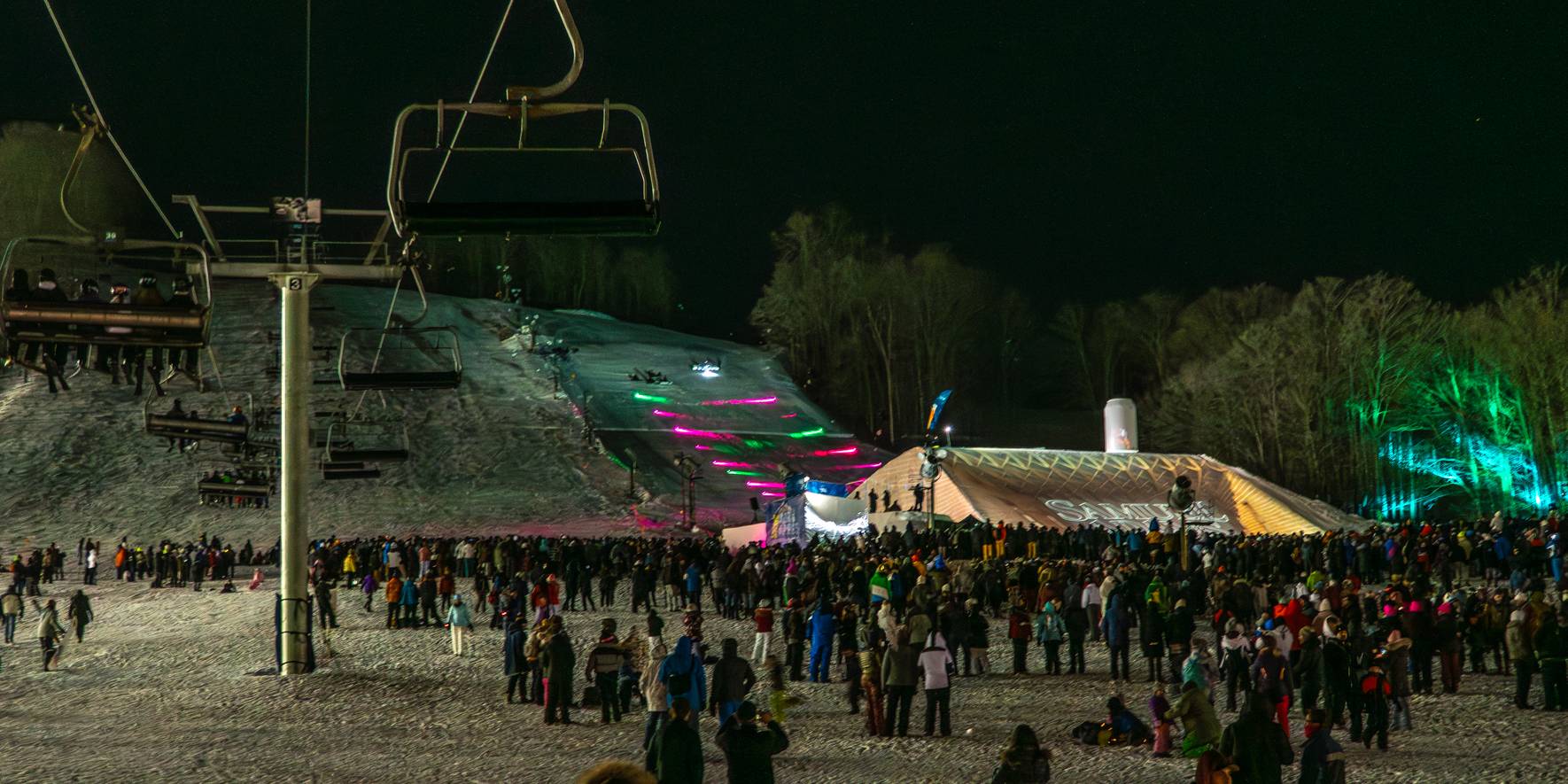 Crowd getting ready for the big air event