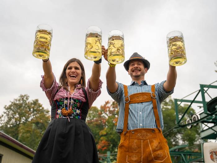 Couple stein hoisting together