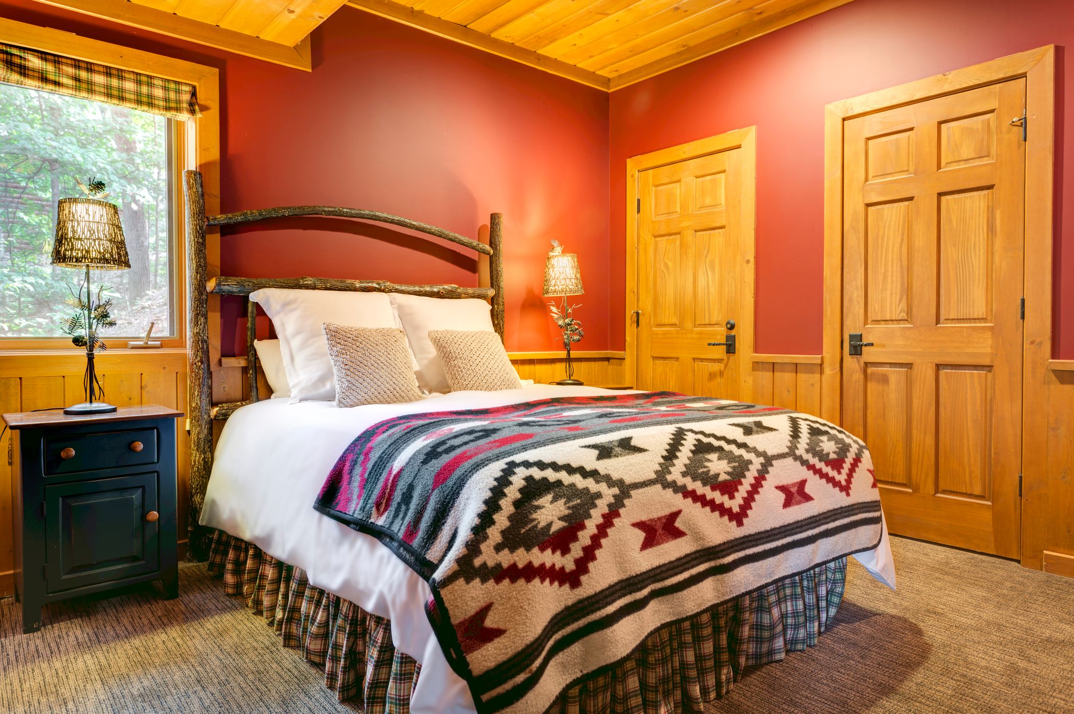 Mountain Cabins Queen Bed