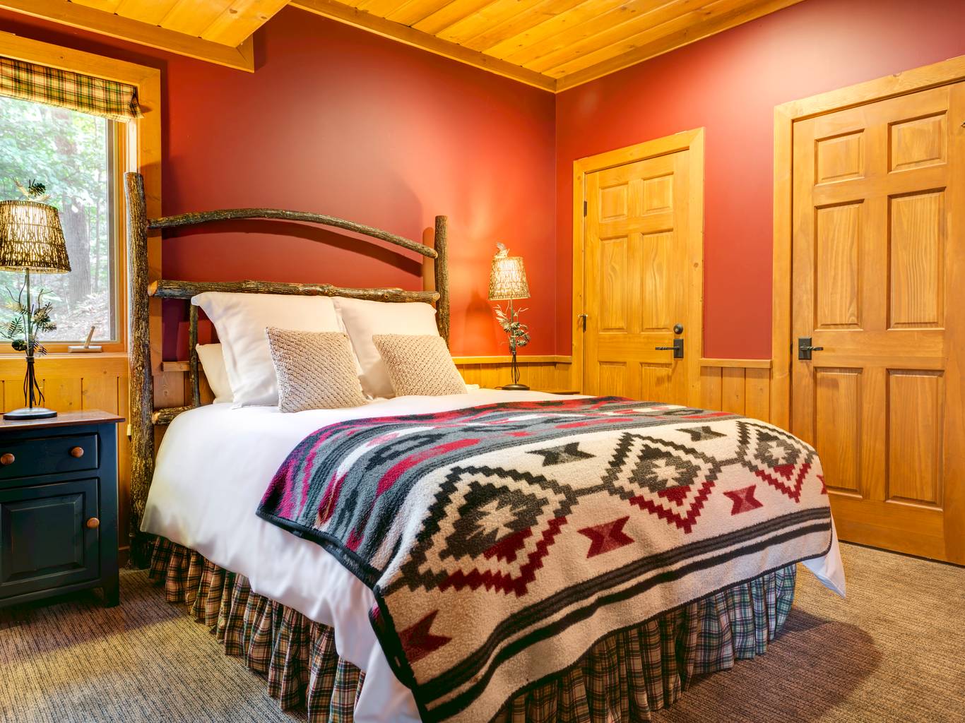 Mountain Cabins Queen Bed
