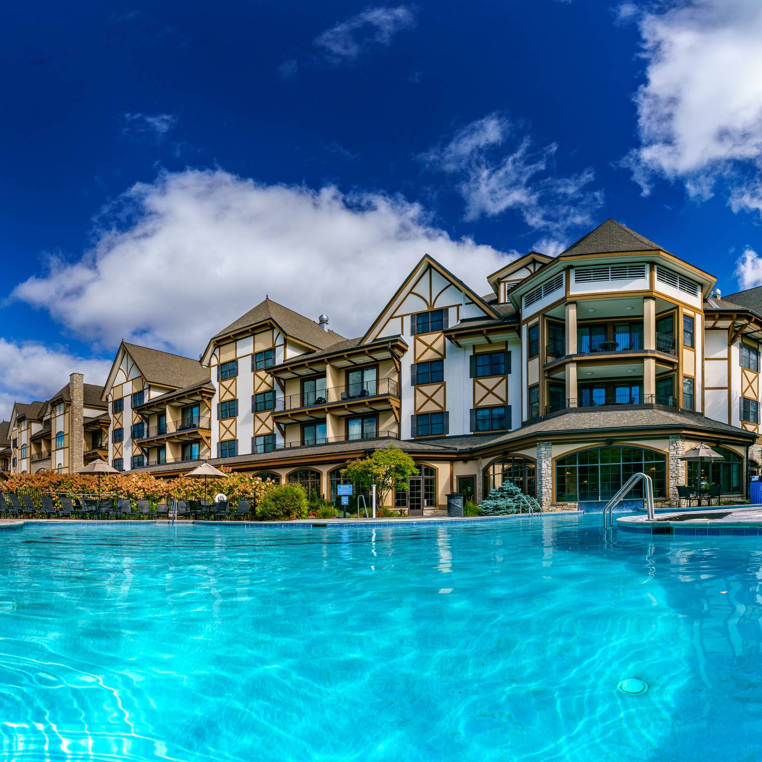 mountain grand lodge and spa outdoor pool