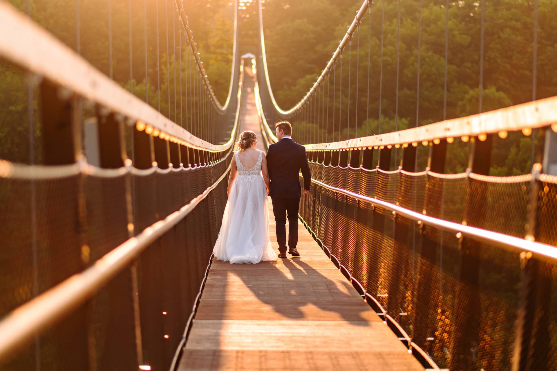 wedding photos on skybridge michigan
