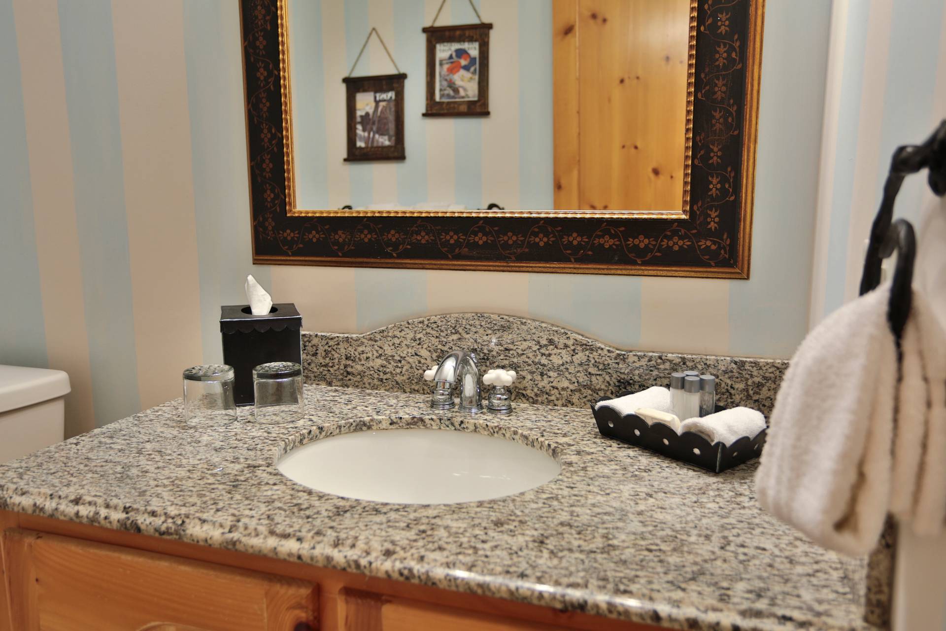 Zermatt king bathroom