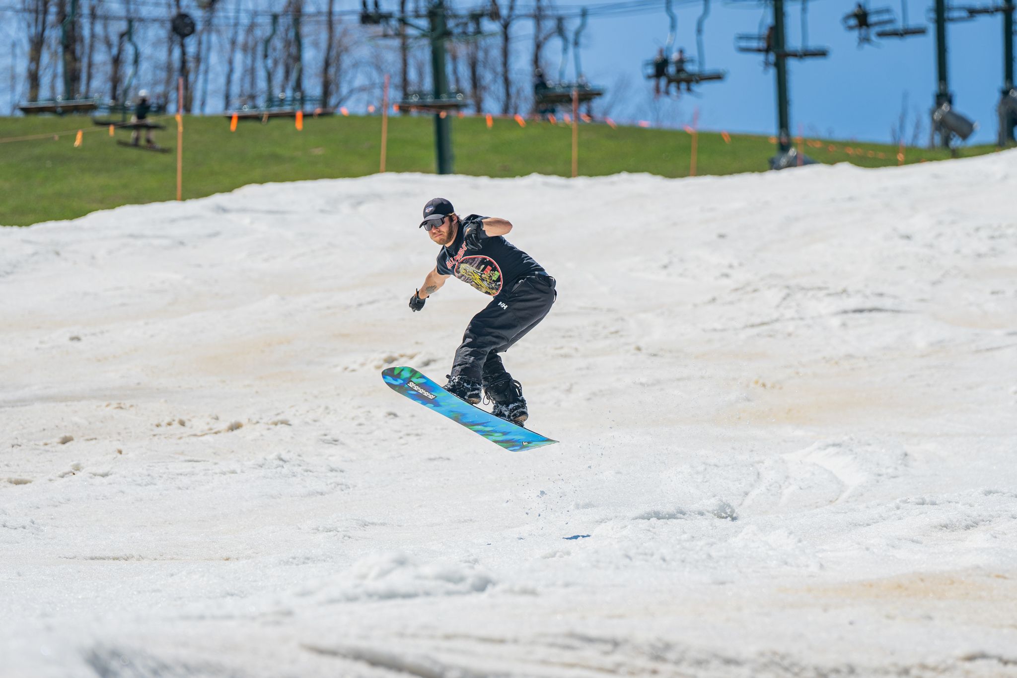 guy snowboarding at boyne mountain