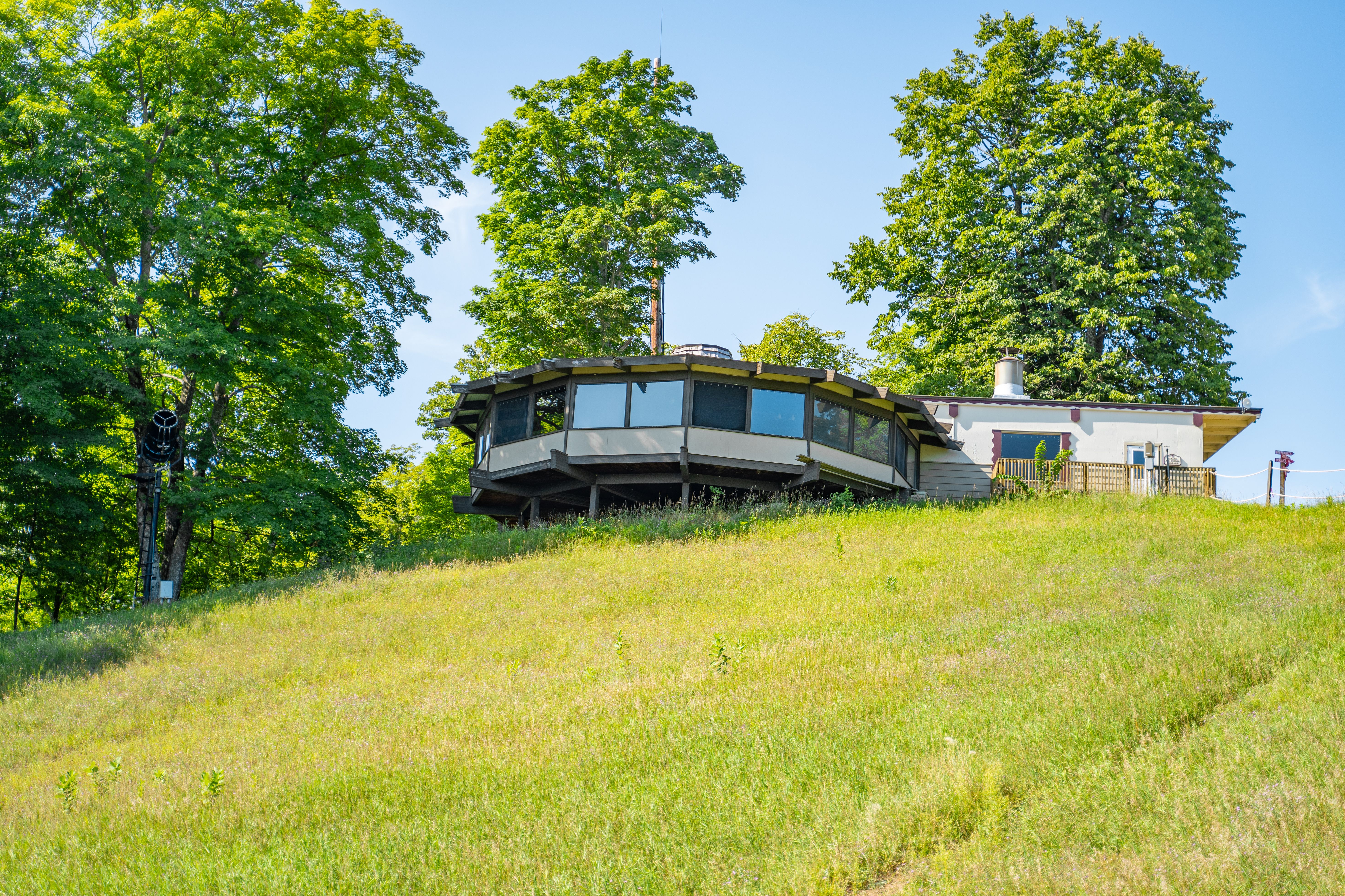 exterior of eagles nest in the summer