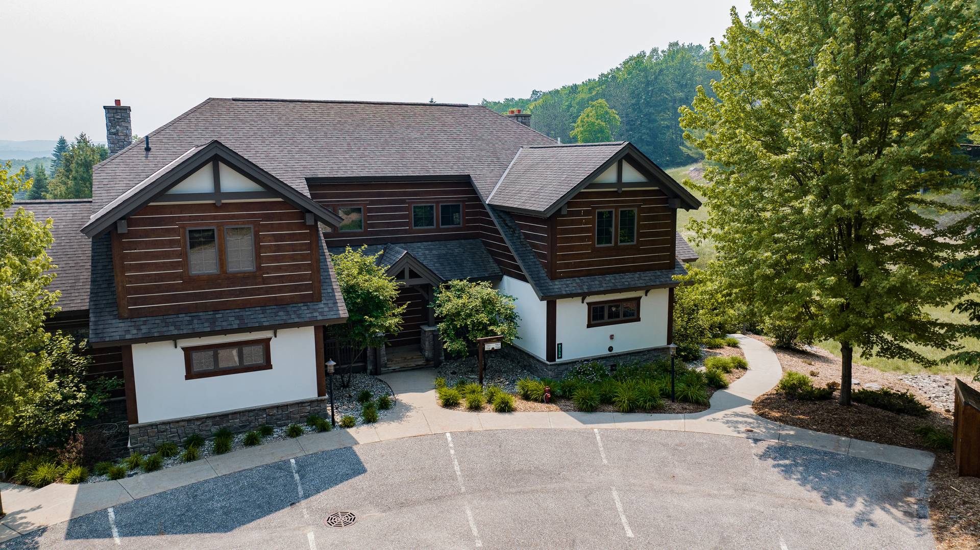 Outside view of Creekside