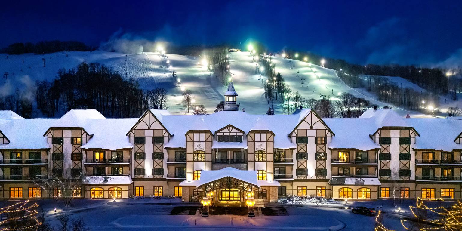 night view of mountain grand lodge