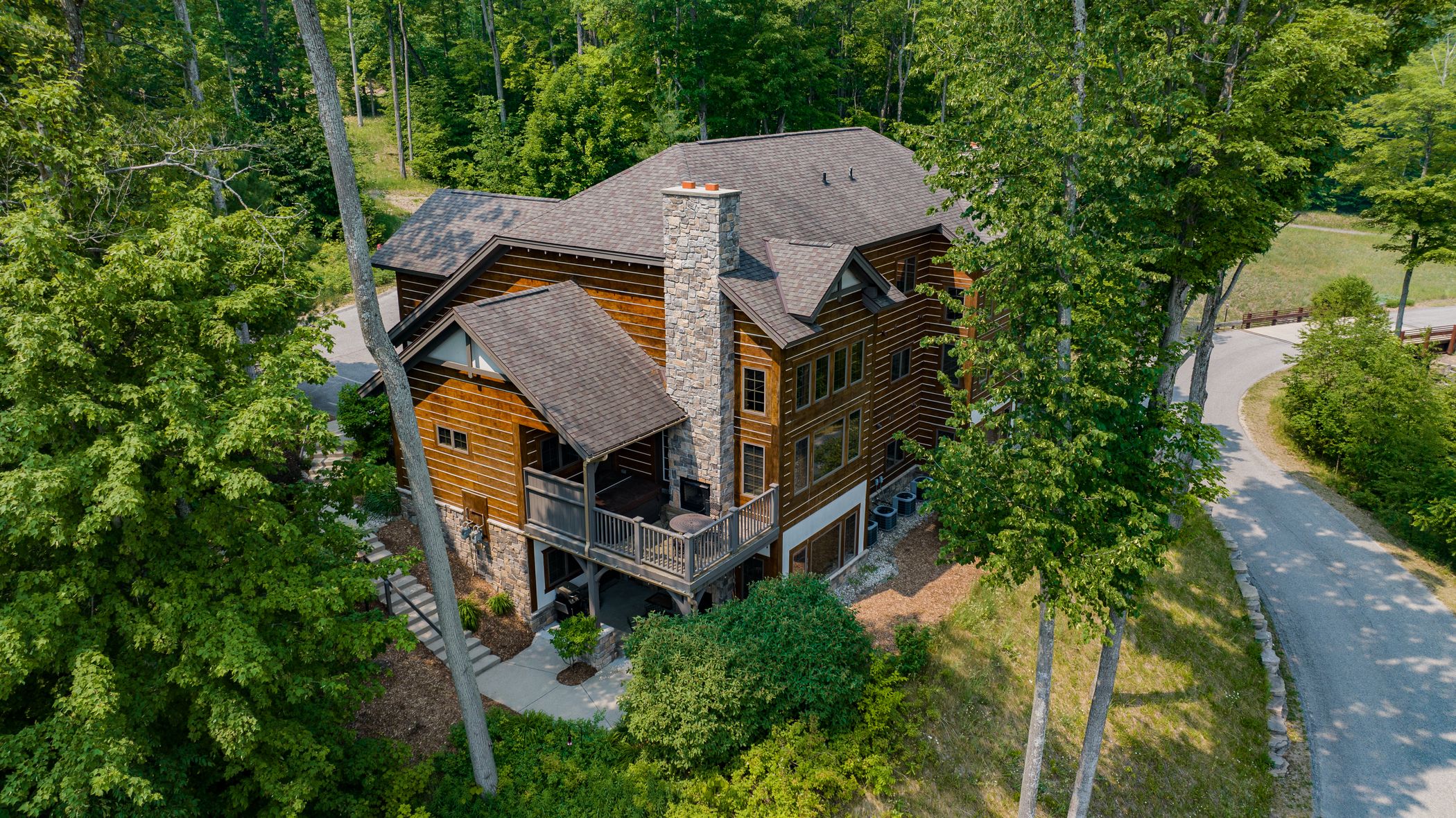 creekside condos summer exterior