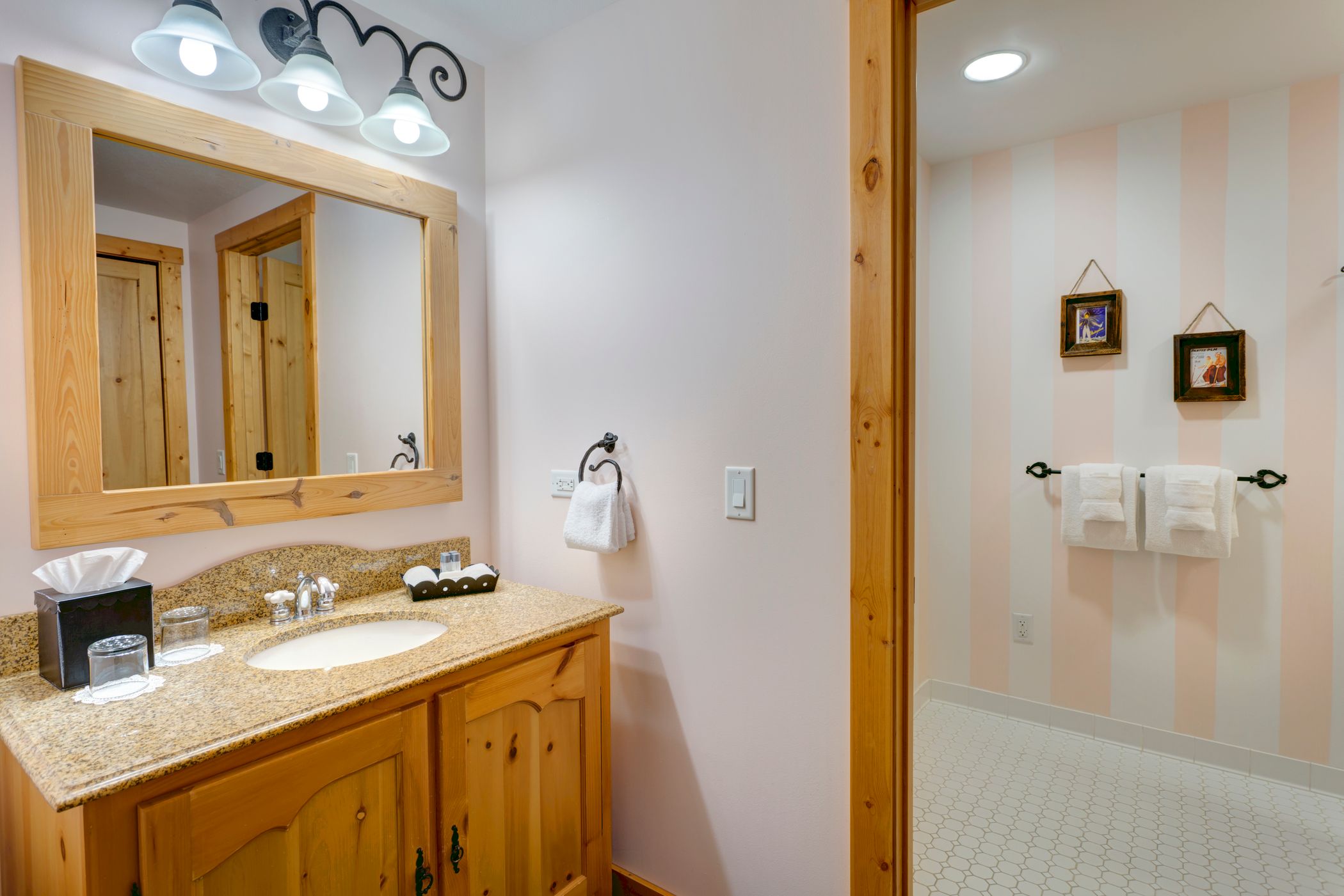 St. Moritz king bathroom