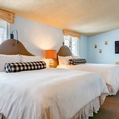 two queen beds in boynehof lodge