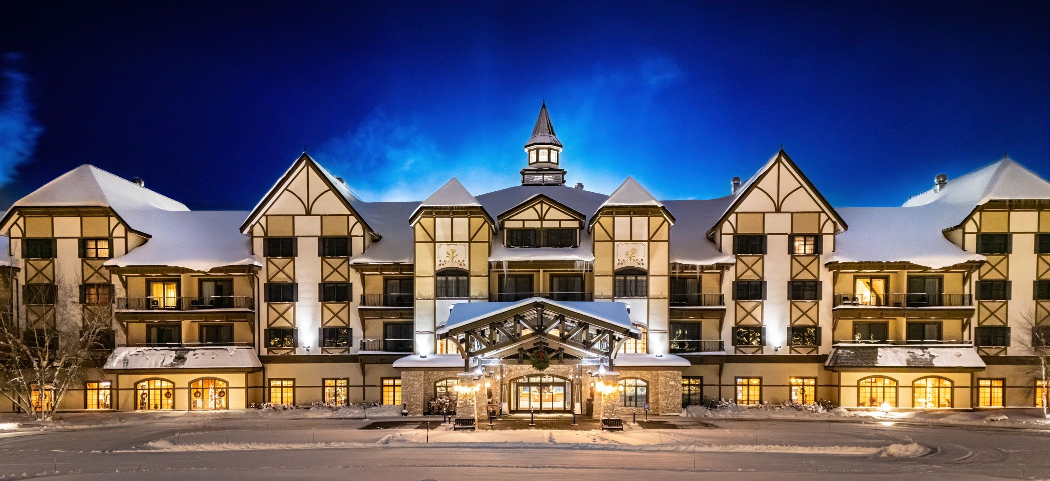 mountain grand lodge at night