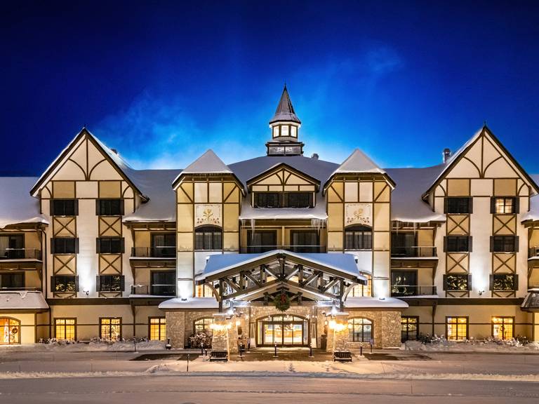 mountain grand lodge at night