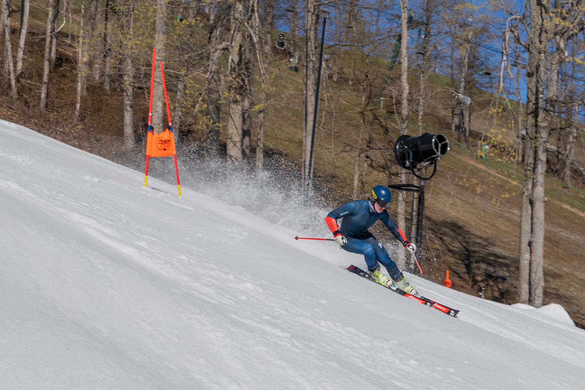 guy skiing in gs suit at hemlock open