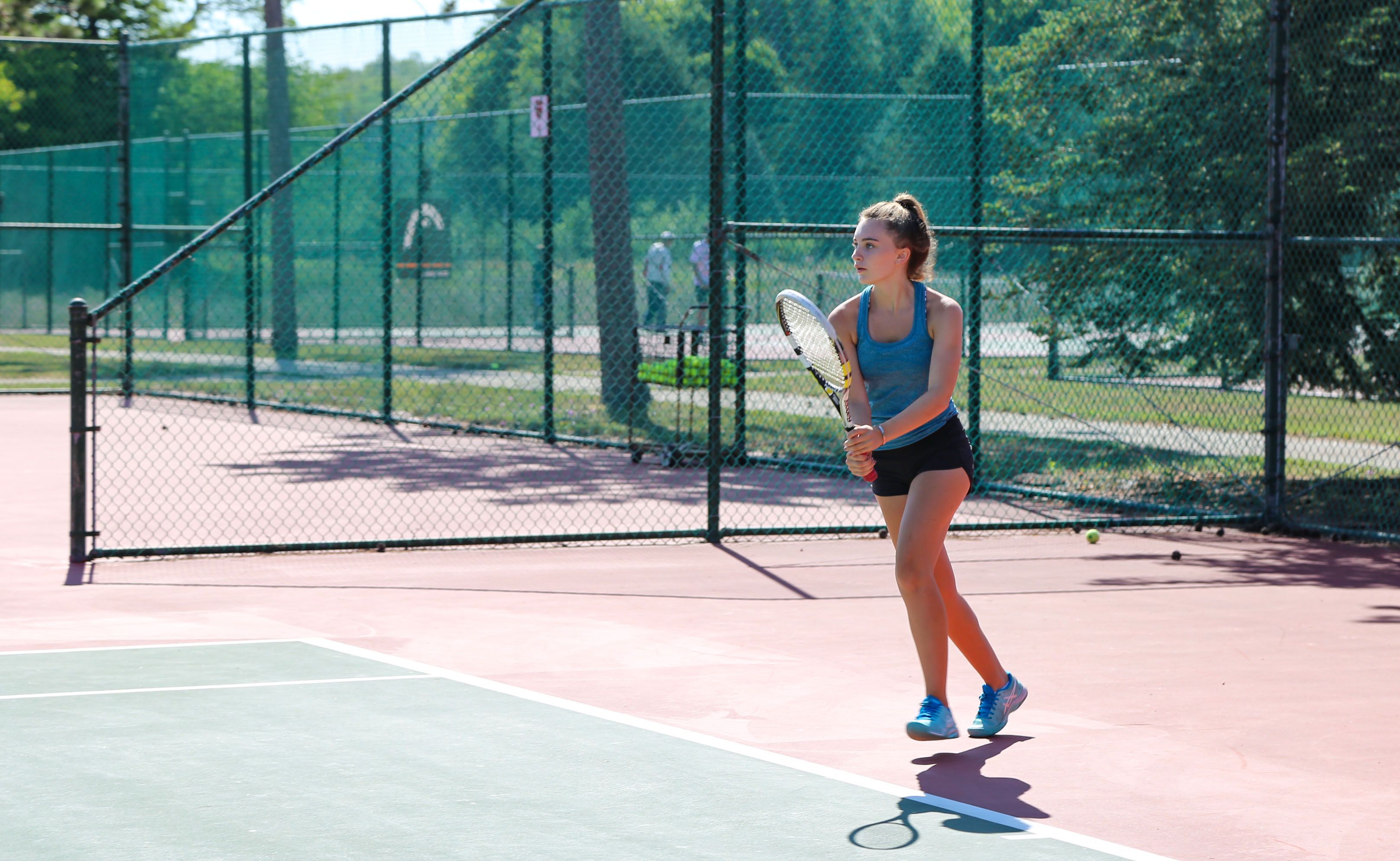 Girl waiting for the tennis serve.