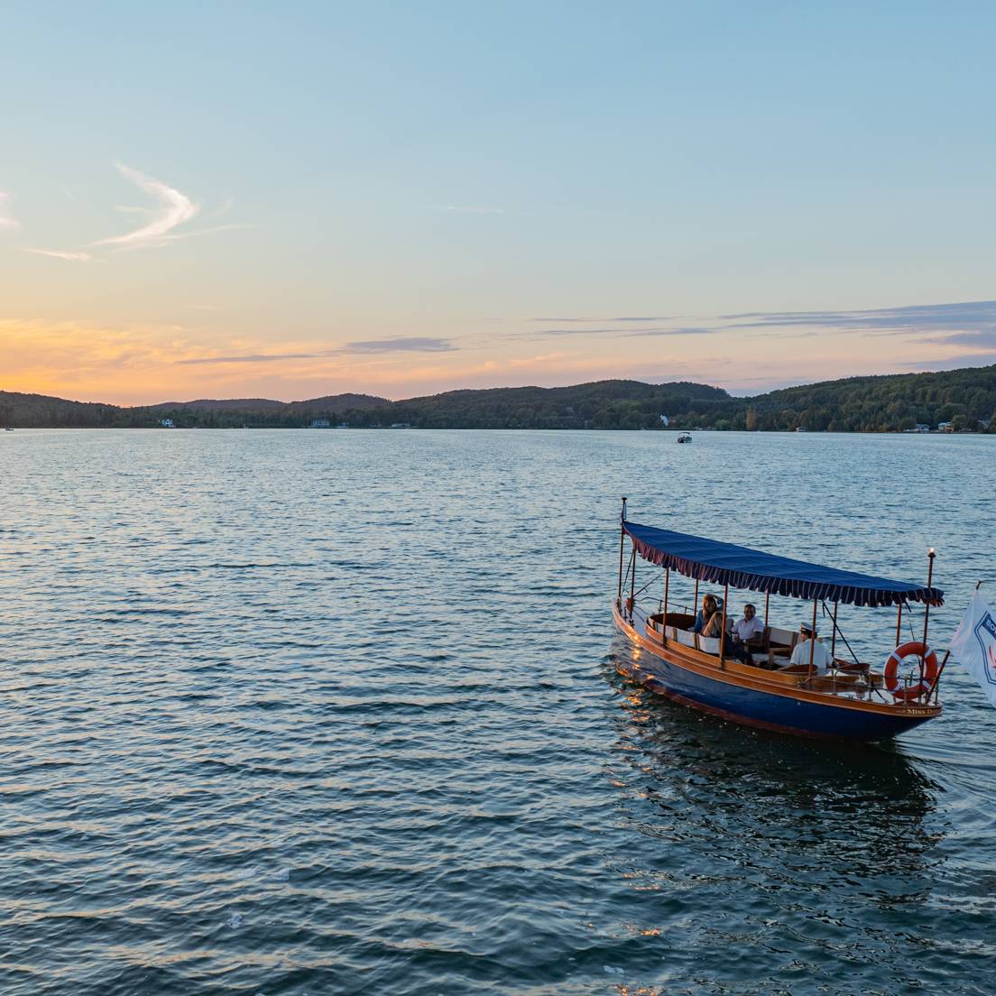 People on a boat cruise on Deer Lake