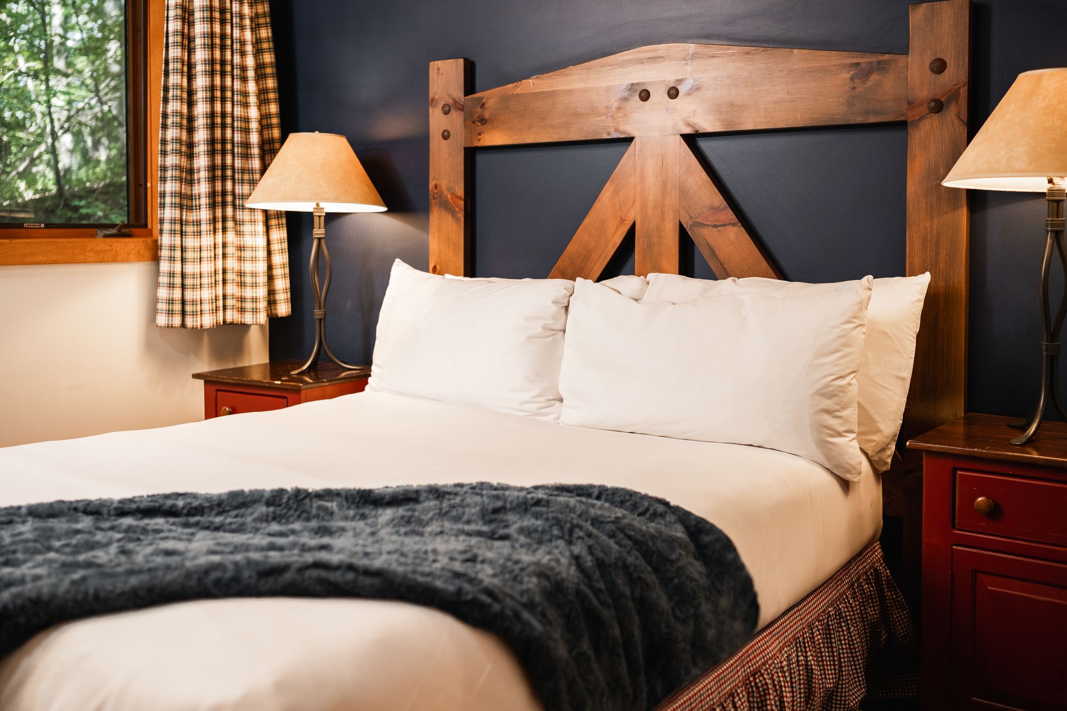 mountain cabins bedroom