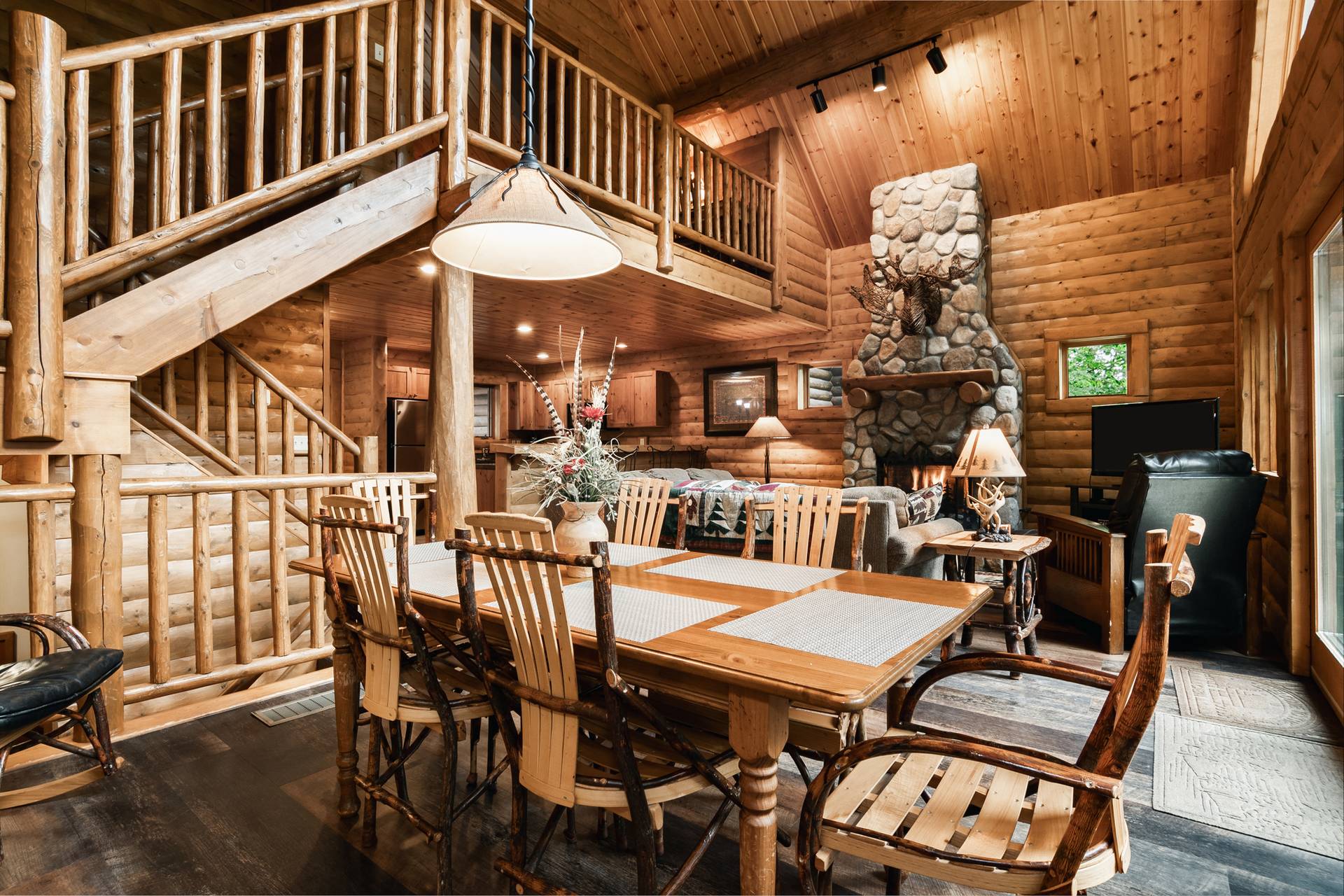 mountain cabin dining room at boyne mountain