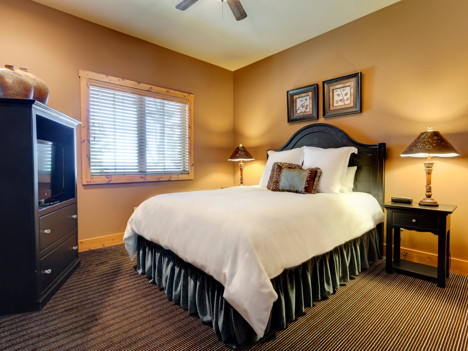 creekside condo master bedroom