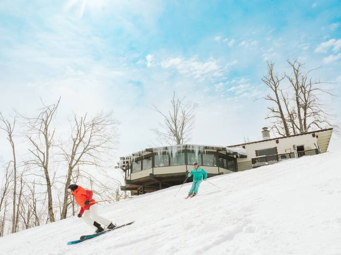 skiers ripping