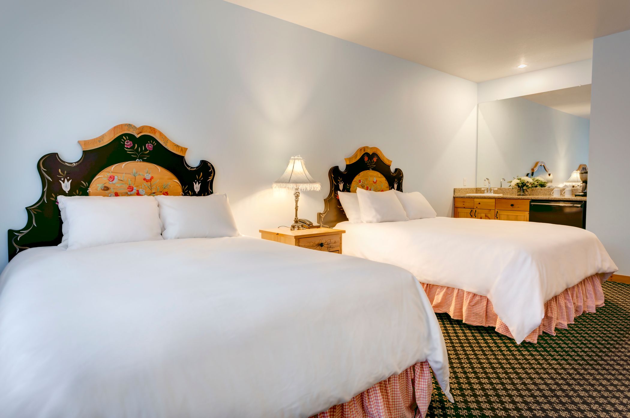 Queen room in the Mountain Grand Lodge and Spa