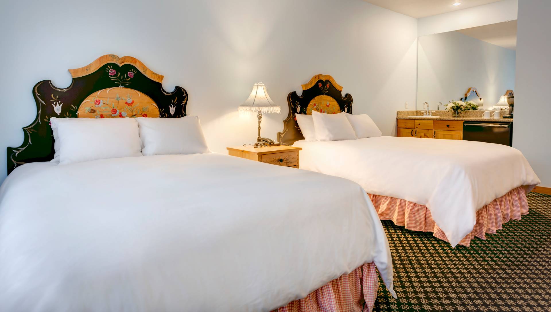 Queen room in the Mountain Grand Lodge and Spa