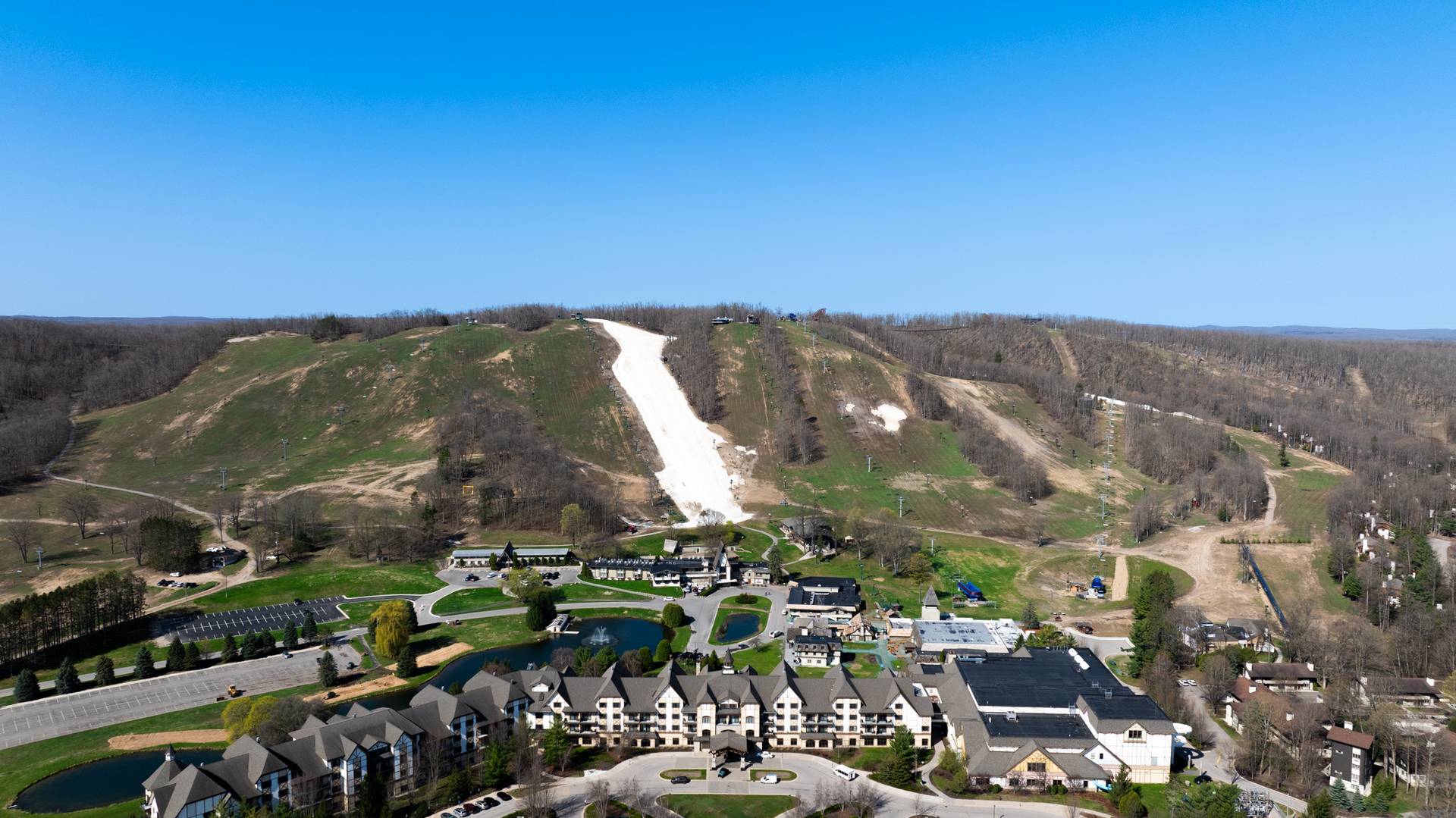 Resort in spring with Victor run covered in snow
