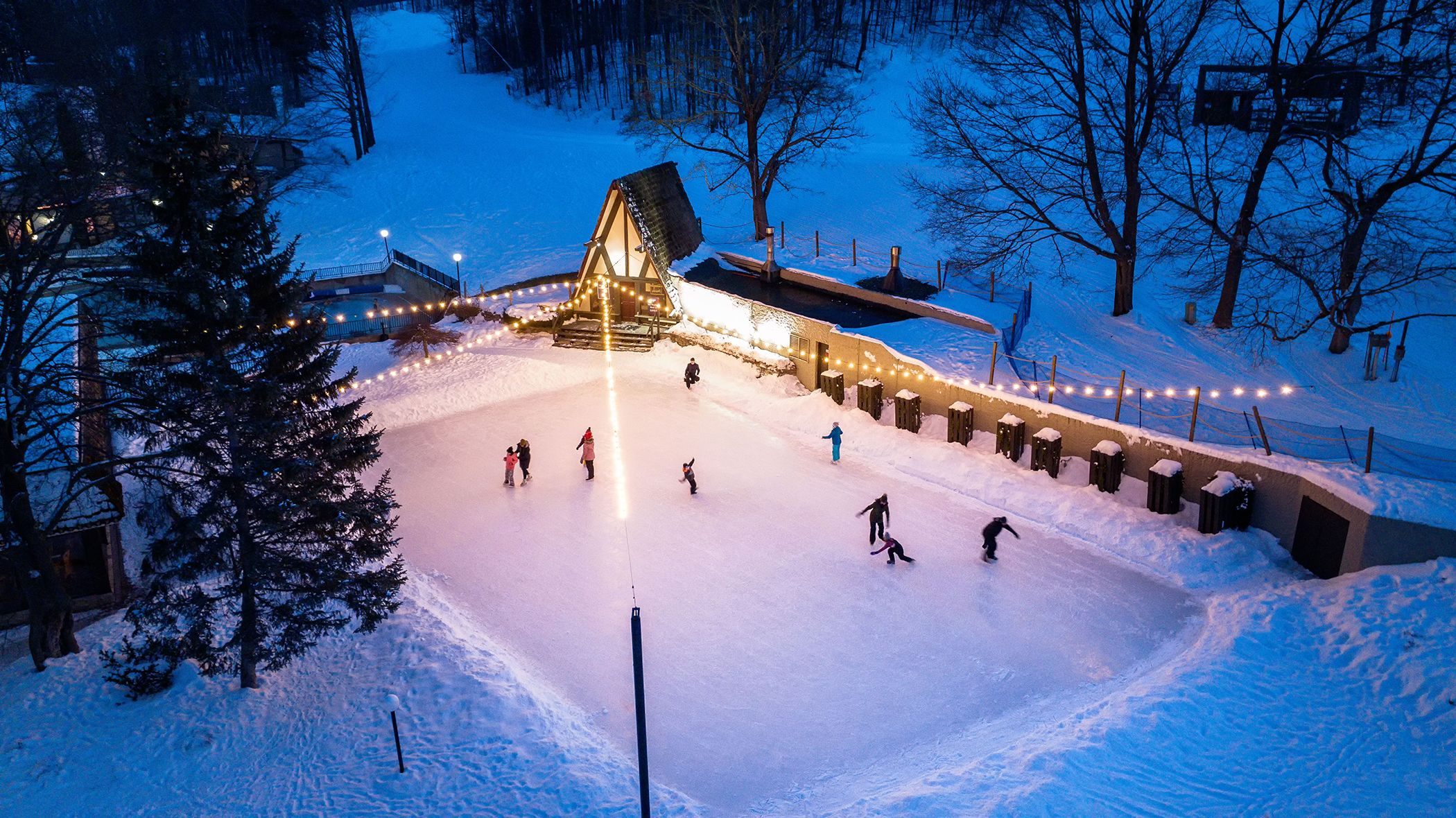 Aerial view of the ice skating rink at the Clock Tower Lodge