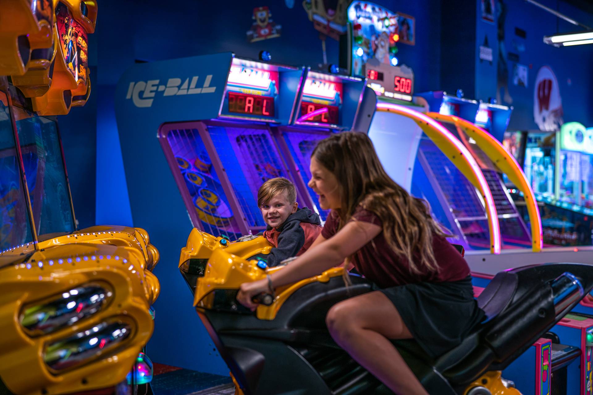 kids in arcade at boyne mountain