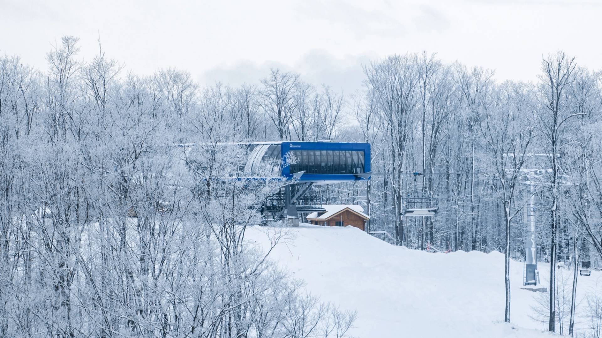 Winter view of D8 chairlift.