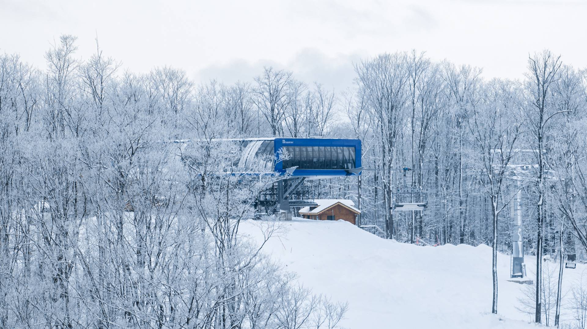 Winter view of D8 chairlift.