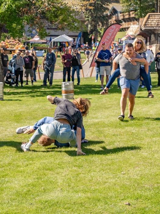 couple falling during wife carrying contest