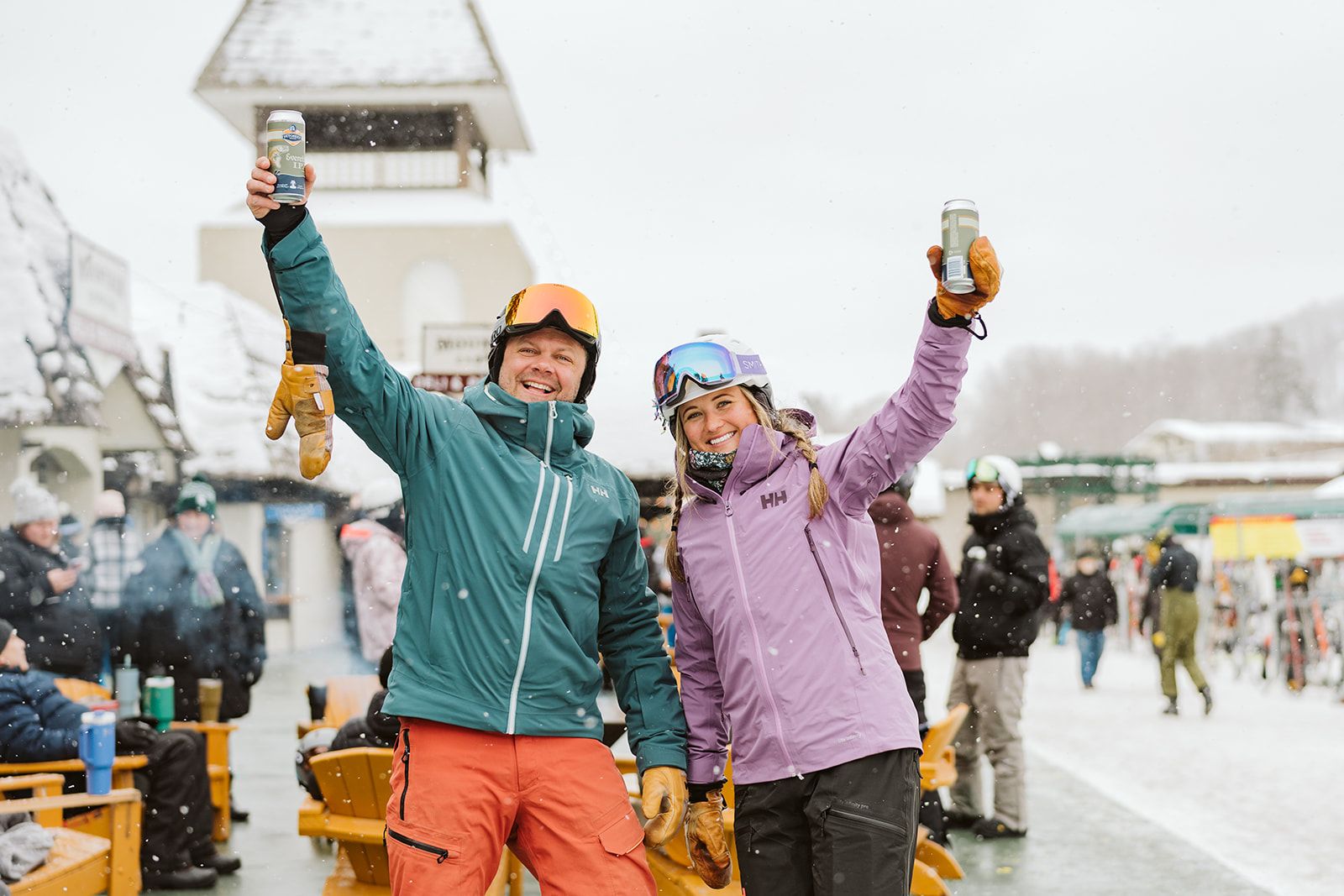 Couples of skiers cheers beers