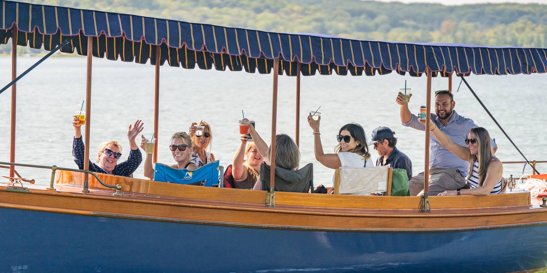 Deer lake boat cruising the Deer Lake