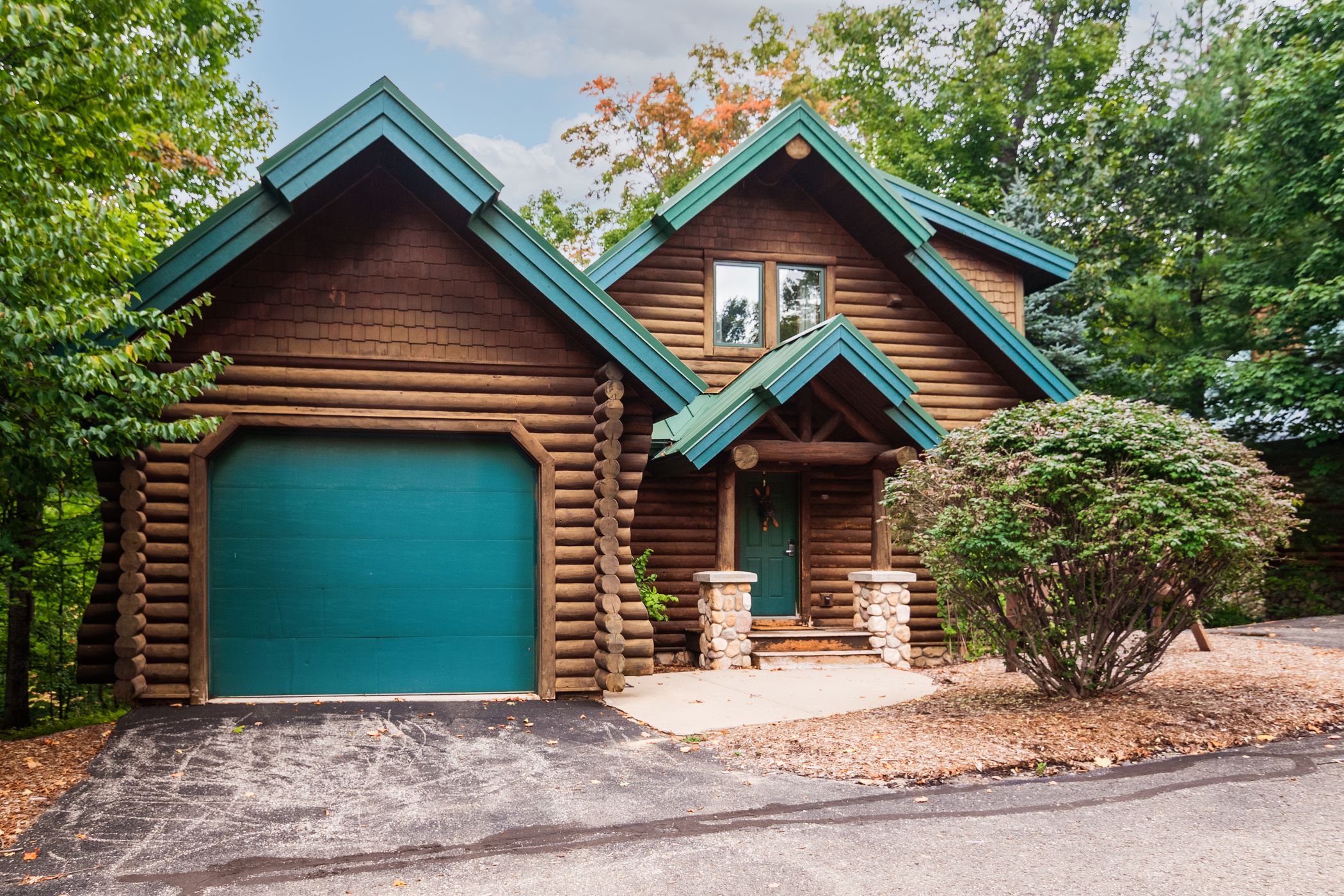 mountain cabin exterior with garage