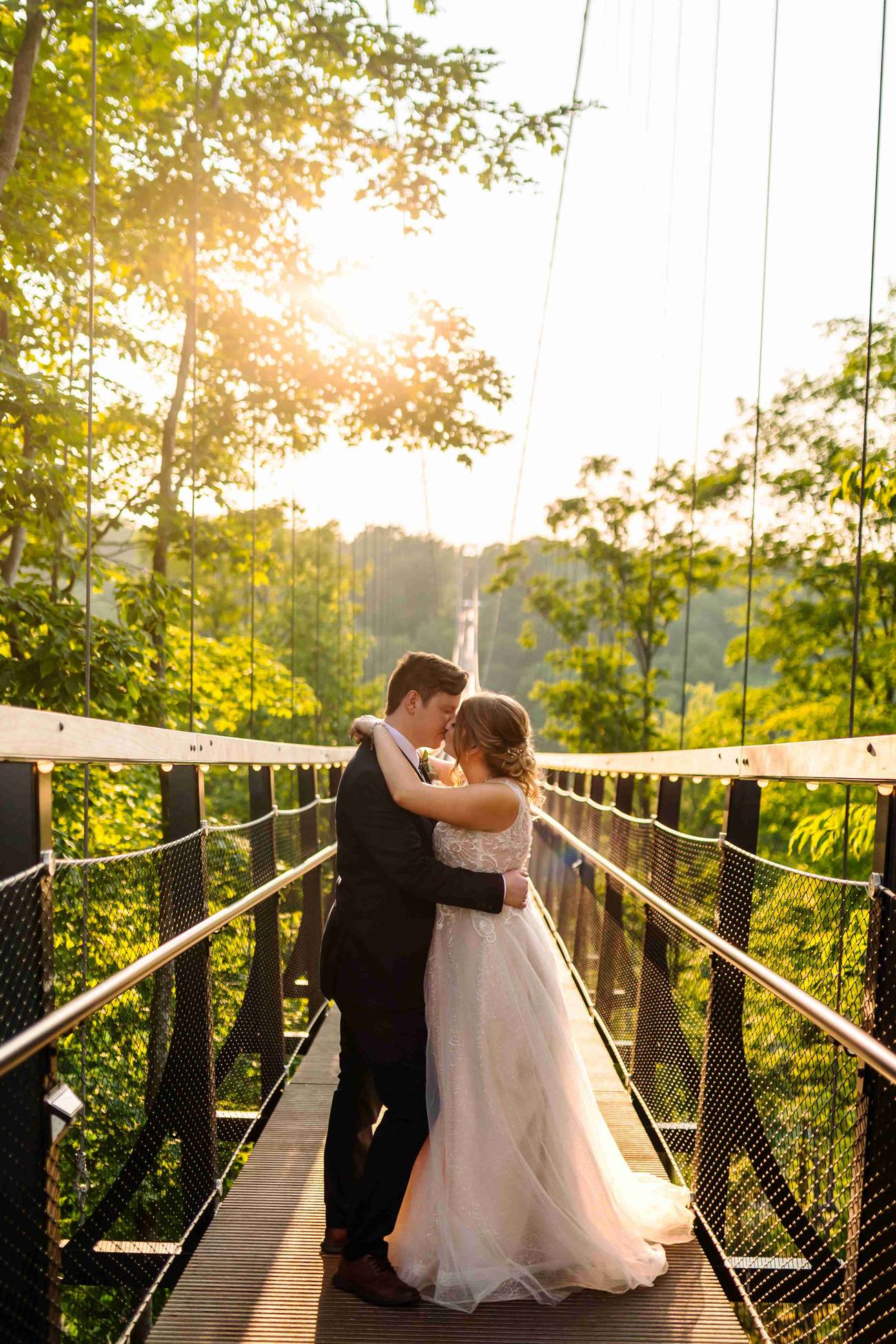 Couple kissing on SkyBridge