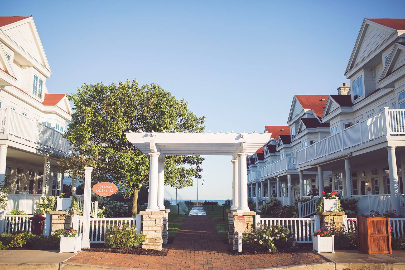 Springtime at Lakeside Cottages 