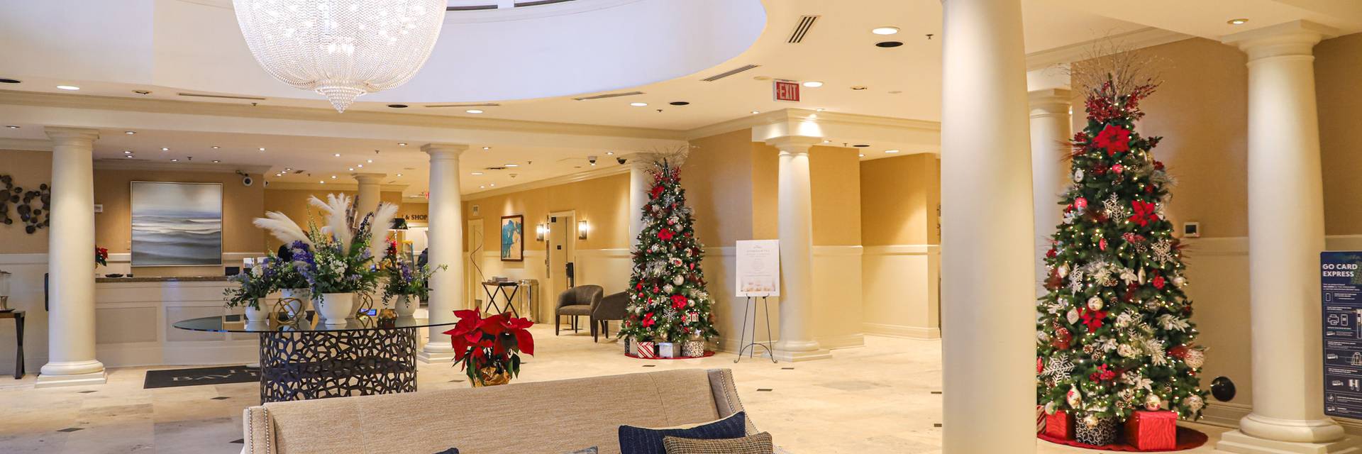 Inn at Bay Harbor Christmas decor